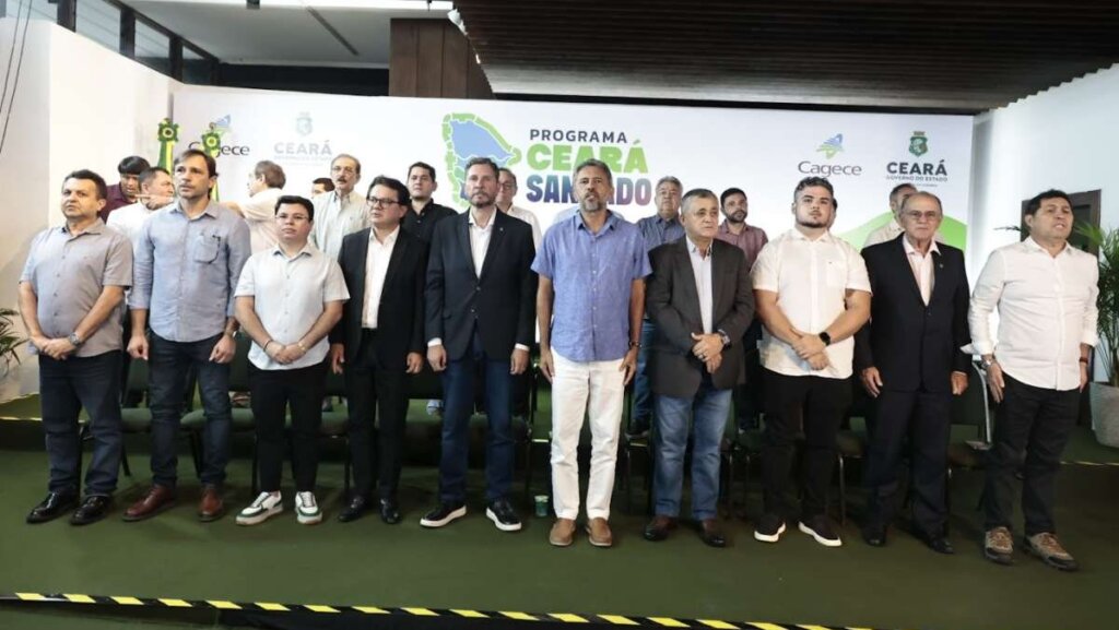 Elmano lança programa para universalizar saneamento básico em 127 municípios cearenses