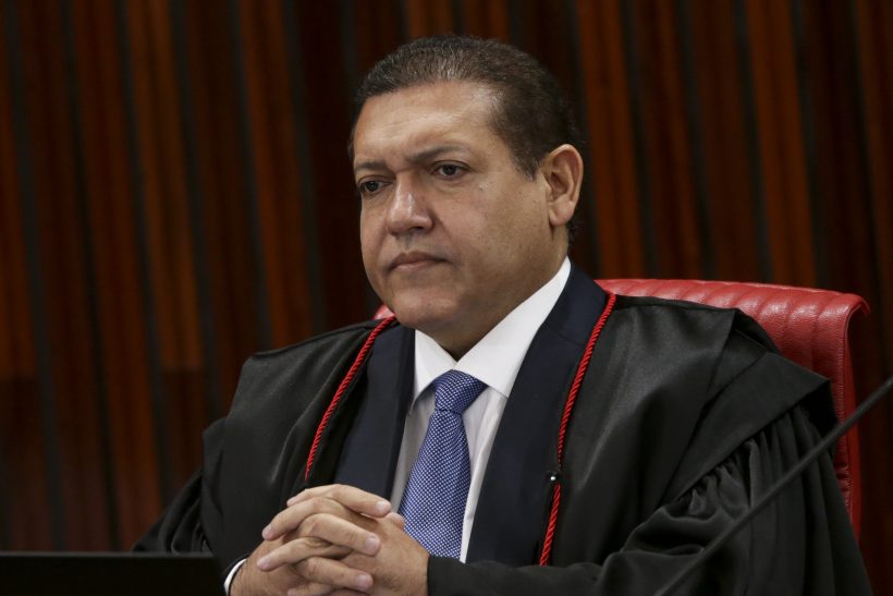 Brasília (DF), 30/06/2023 - O ministro Kássio Nunes Marques durante sessão que retoma o julgamento da ação (Aije nº 0600814-85) que pede a inelegibilidade de Jair Bolsonaro e de Walter Braga Netto, candidatos à Presidência da República nas Eleições 2022. (Foto: Marcelo Camargo/Agência Brasil)