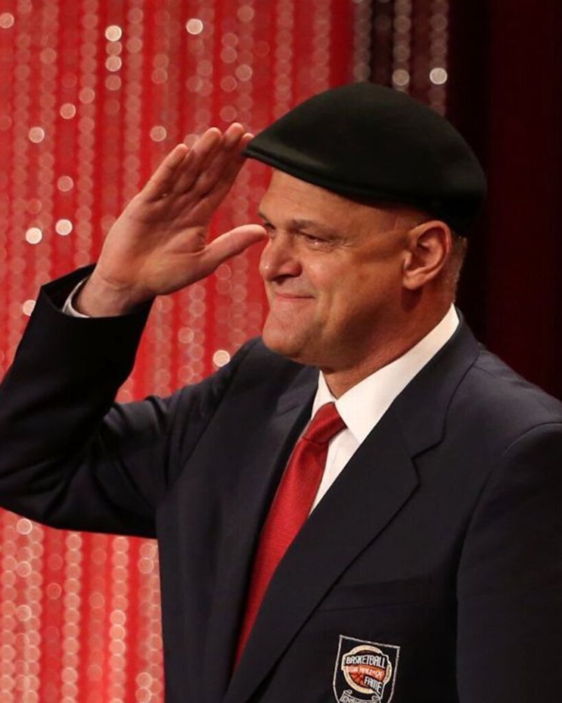 Ex-jogador de basquete, Oscar Schmidt, morre aos 68 anos em São Paulo