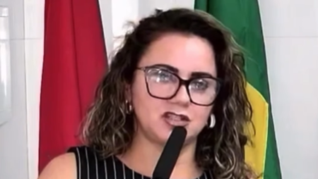 Vereadora de Ubajara se desculpa por gesto com conotação sexual em sessão na Câmara Municipal
