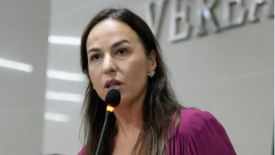 Lia de Freitas entrega cartões do Ceará Sem Fome em Maranguape