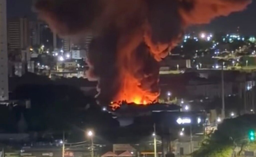 Circo de Tirullipa é destruído por incêndio durante a madrugada em Natal