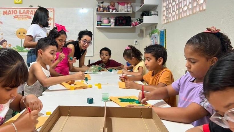 Granja realiza oficina de brinquedos recicláveis e incentiva educação ambiental nas escolas