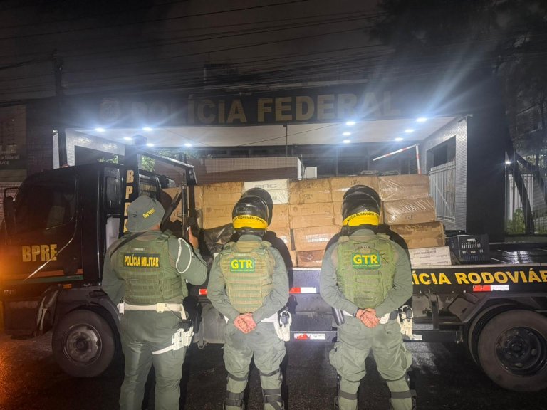 PMCE apreende carga de cigarros contrabandeados e prende dois homens em Forquilha