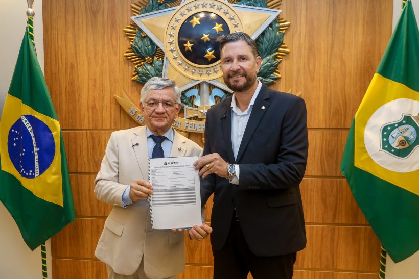 Romeu Aldigueri recebe PLDO 2027, com previsão de R$ 3,9 bilhões em investimentos