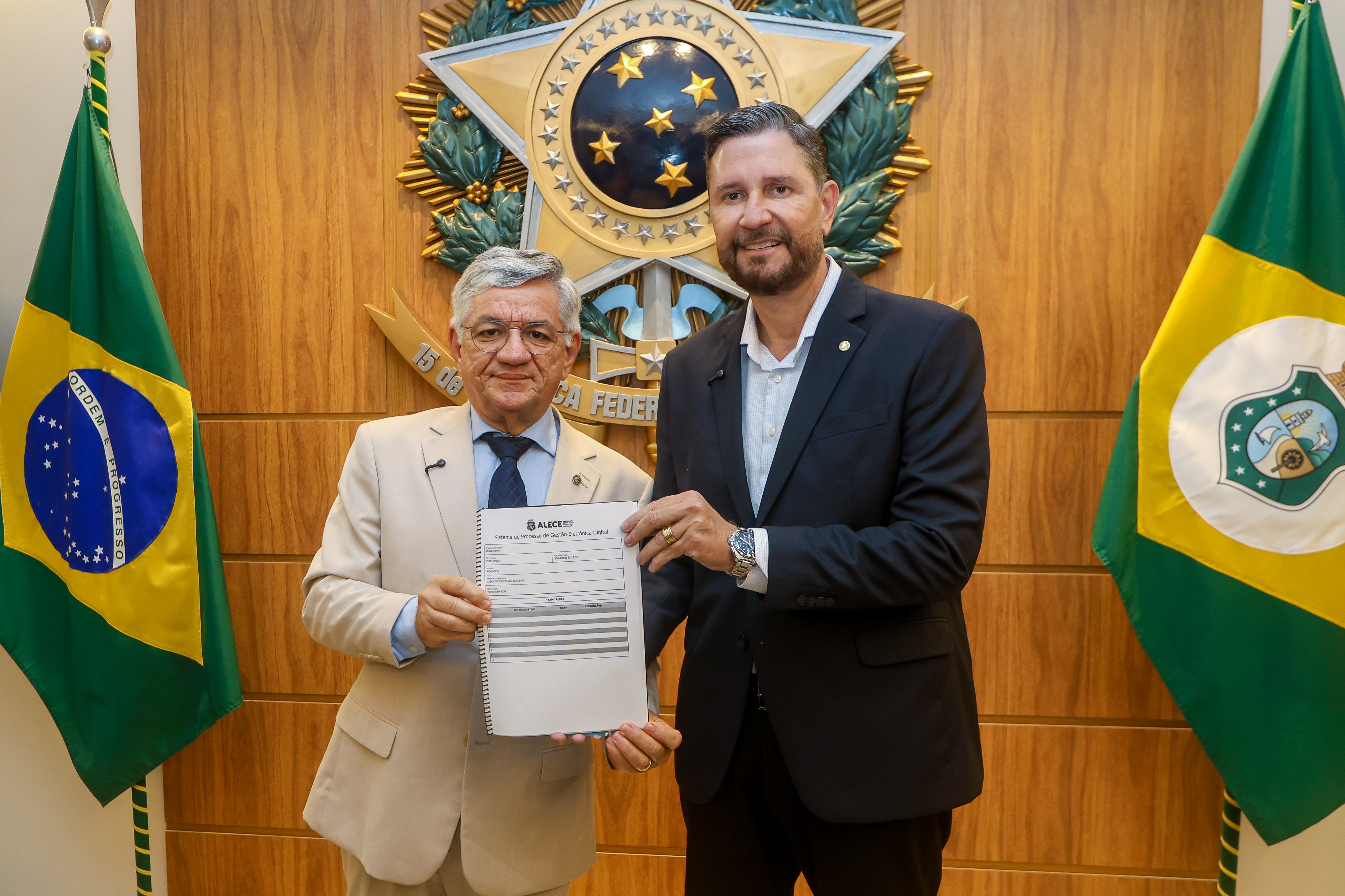 Romeu Aldigueri recebe PLDO 2027, com previsão de R$ 3,9 bilhões em investimentos