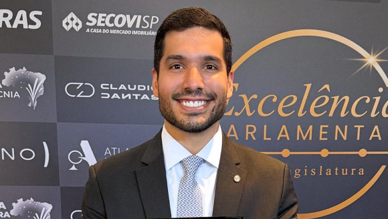 André Fernandes é eleito o melhor deputado do Ceará pelo ranking dos políticos