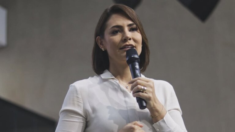 Michelle Bolsonaro impõe condições para apoiar candidatura de Flávio Bolsonaro ao Planalto