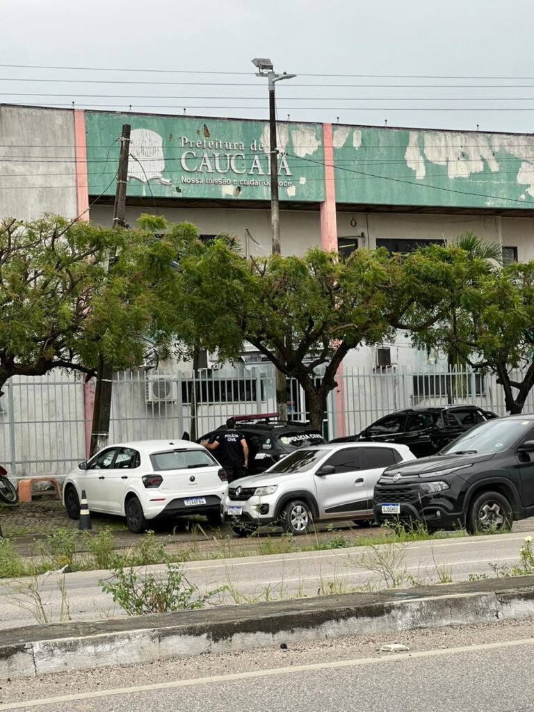 MPCE investiga supostas fraudes em contratos da gestão Vitor Valim em Caucaia