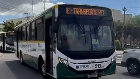 Prefeito do Eusébio comemora aniversário da cidade recebendo nova frota de ônibus