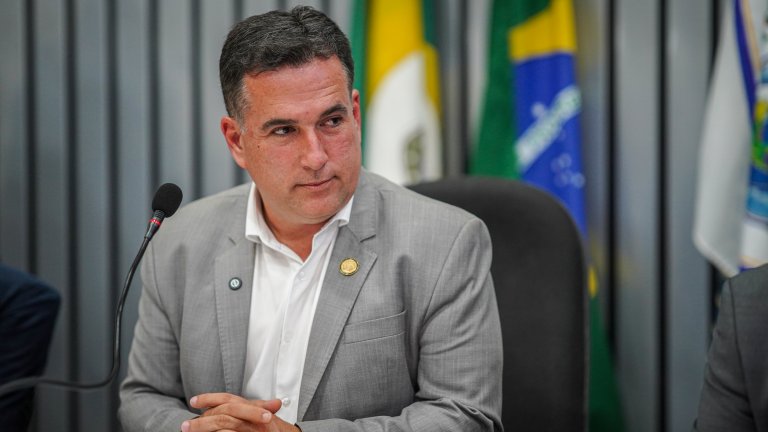 Câmara de Maracanaú reconduz Raphael Pessoa à presidência para o biênio 2027-2028