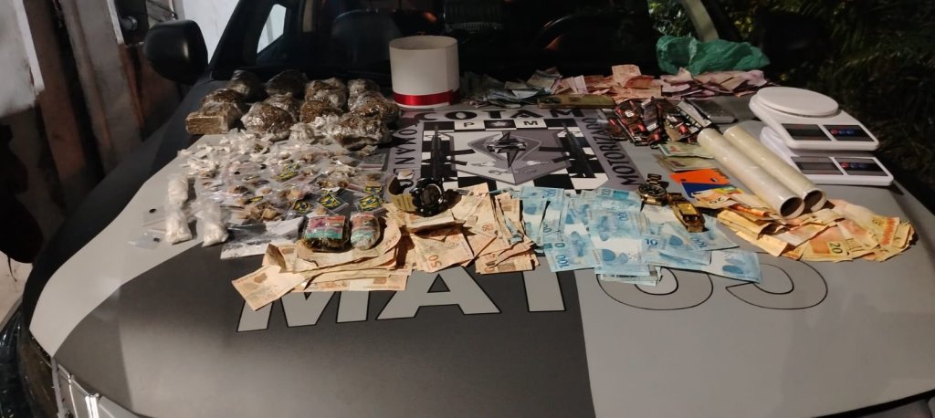 Operação do Cotam prende homem com mais de 1,5 kg de drogas e R$ 7,3 mil durante