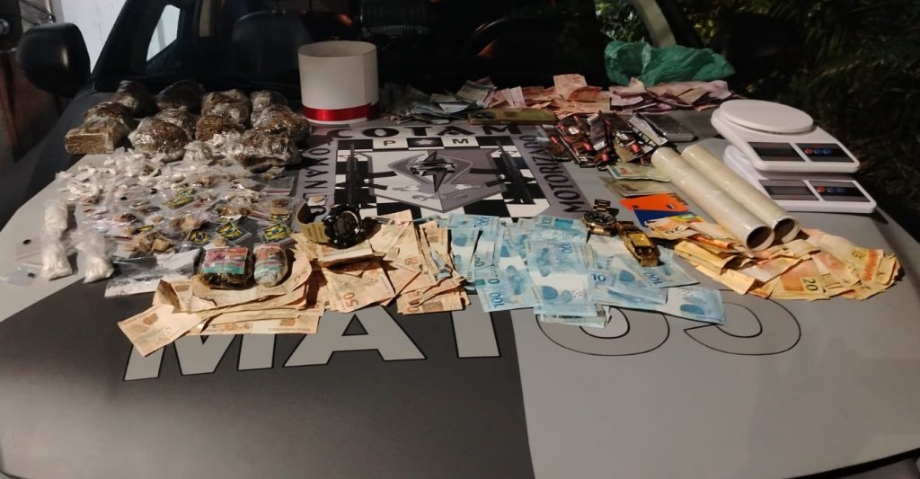Operação do Cotam prende homem com mais de 1,5 kg de drogas e R$ 7,3 mil durante