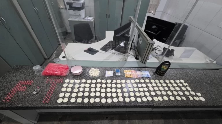 Polícia desarticula ponto de distribuição de drogas no Centro de Fortaleza