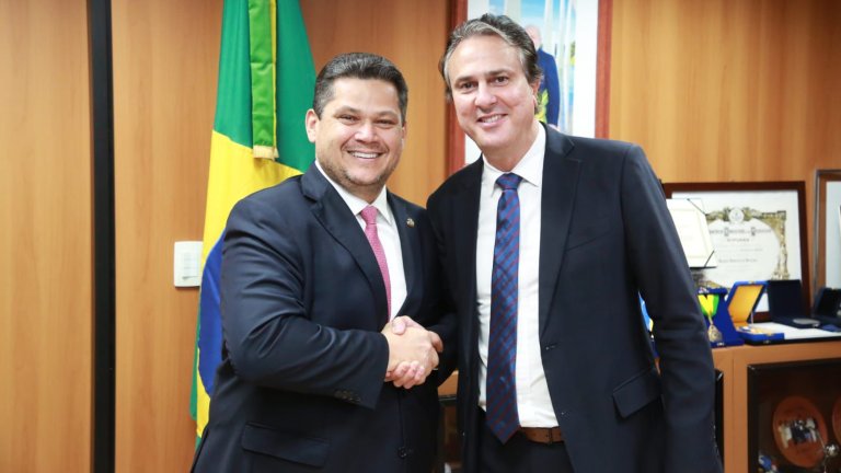 Camilo e Teresa Leitão bem cotados para substituírem Jacques Wagner na liderança