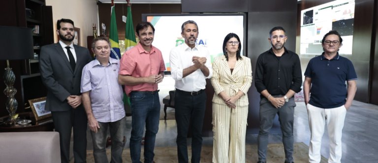 Governador Elmano anuncia promoção para 7.356 professores no Ceará