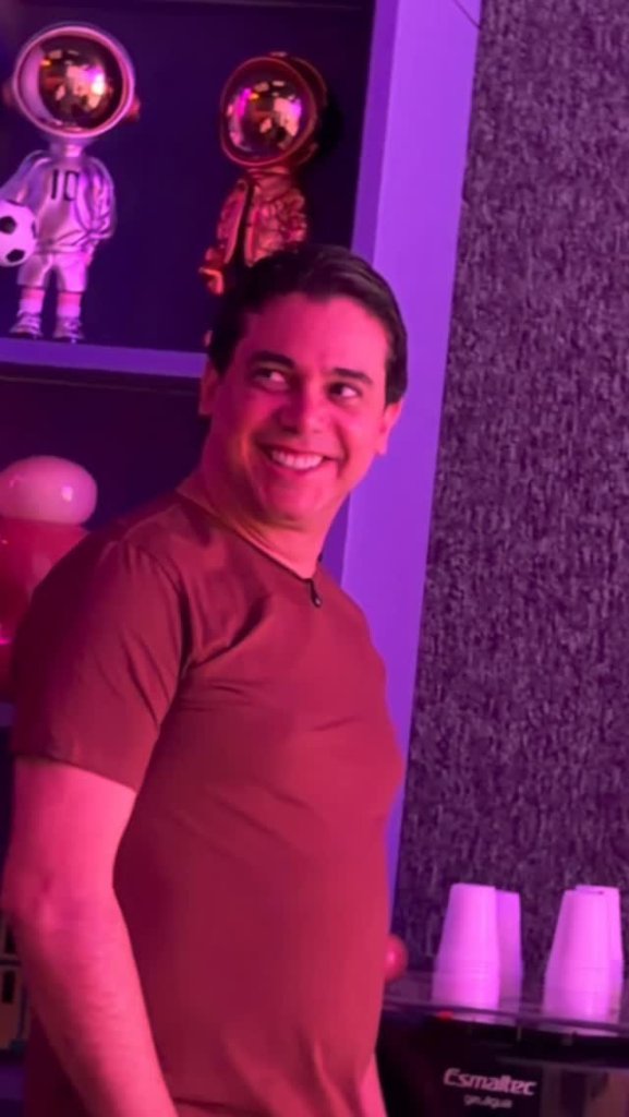 Júnior Mano ignora veto e define identidade visual para campanha ao Senado