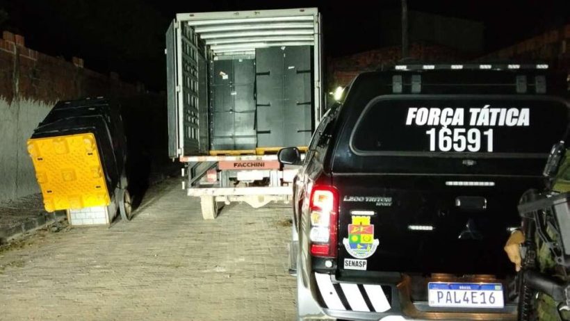 PMCE prende dois suspeitos e recupera carga de eletrodomésticos roubada em Fortaleza