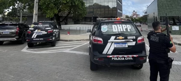 Polícia Civil captura dupla suspeita de morte de idoso em Caucaia