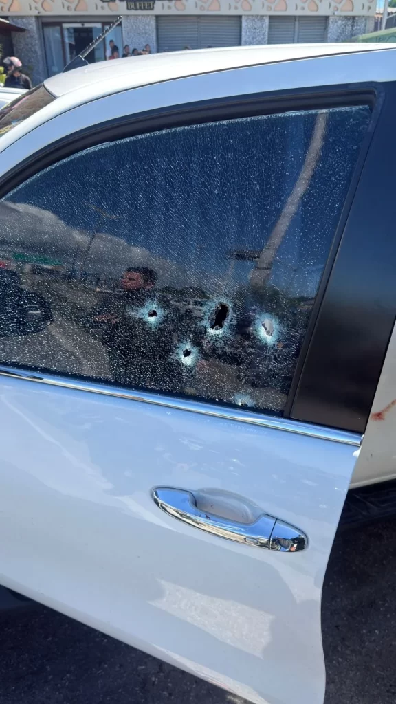 Motorista é baleado na Washington Soares; Esposa e duas filhas da vítima estavam no veículo