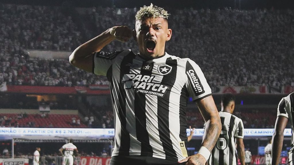 Fortaleza acerta contratação do atacante Tiquinho Soares