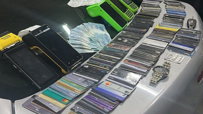 PM apreende 220 cartões bancários e cinco maquinetas nas proximidades do Fortal