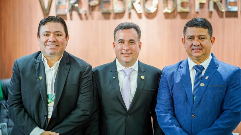 Raphael Pessoa é eleito primeiro presidente do Parlamento Metropolitano