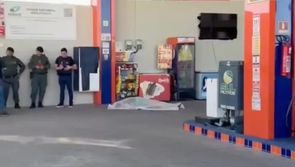 Policial militar é preso após matar mulher durante discussão em posto de combustível em Cariré