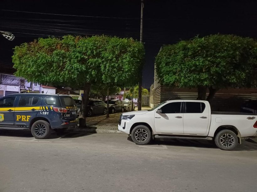 PRF recupera caminhonete roubada 14 dias após o crime e prende suspeito