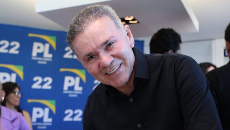 Alcides Fernandes intensifica críticas a Cid Gomes e o chama de “pior senador do Ceará”