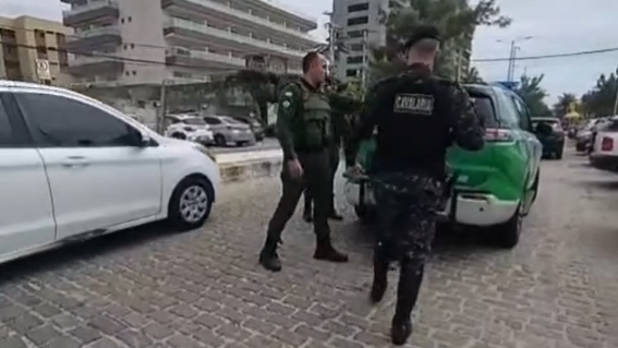 Flanelinha é detido suspeito de extorquir turistas e danificar carro na Praia do Futuro