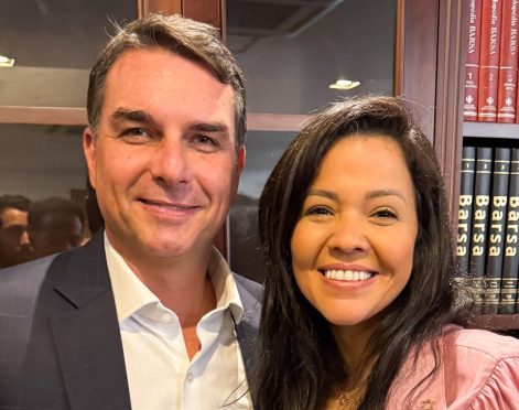 Priscila Costa ganha força para compor chapa presidencial com Flávio Bolsonaro
