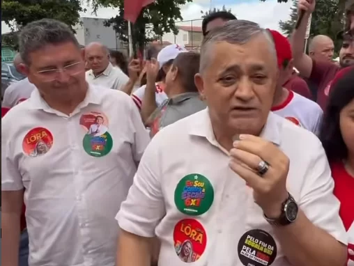 Guimarães e Chagas usam adesivo de Luizianne para o Senado