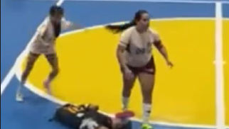 Jogadora é investigada por lesão corporal após chutar adversária em partida de futsal no CE