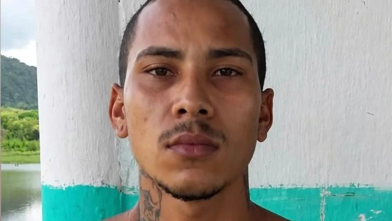 Suspeito de liderar facção no Araturi é preso com pistola e drogas em Caucaia