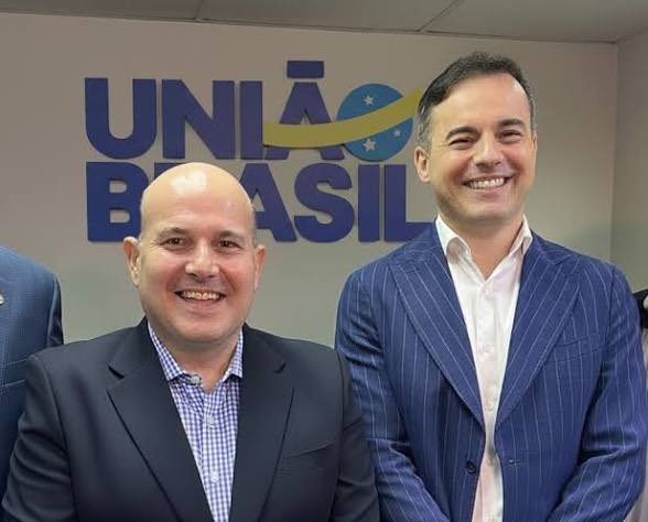 Justiça manda retirar posts de Roberto Cláudio e Capitão Wagner por propaganda antecipada