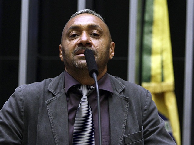 Tiririca suspeito de envolvimento em escândalo de emendas de Valdemar Costa Neto