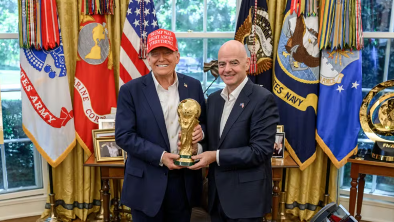 Infantino recorre a Donald Trump para tentar se manter como presidente da FIFA