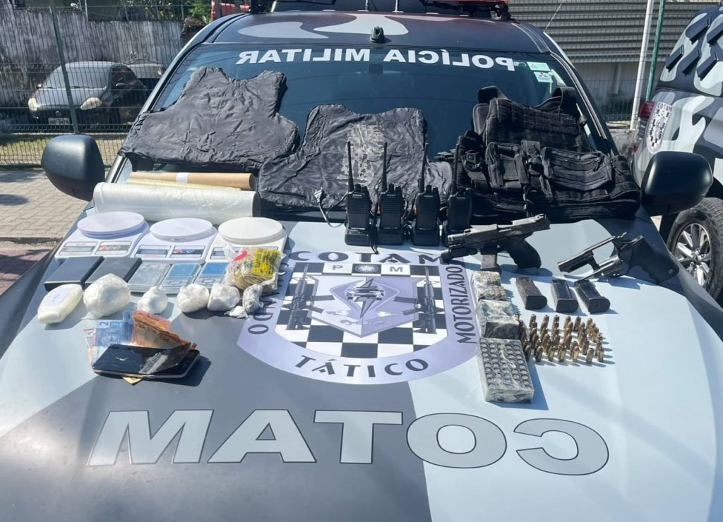 Homem é preso com armas, drogas e material tático durante ação do COTAM em Fortaleza