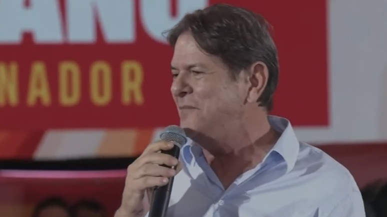 Cid Gomes enfrenta resistência de aliados e é vaiado durante convenção de Elmano