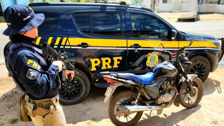 PRF recupera motocicleta adulterada durante fiscalização na BR-222, em Caucaia