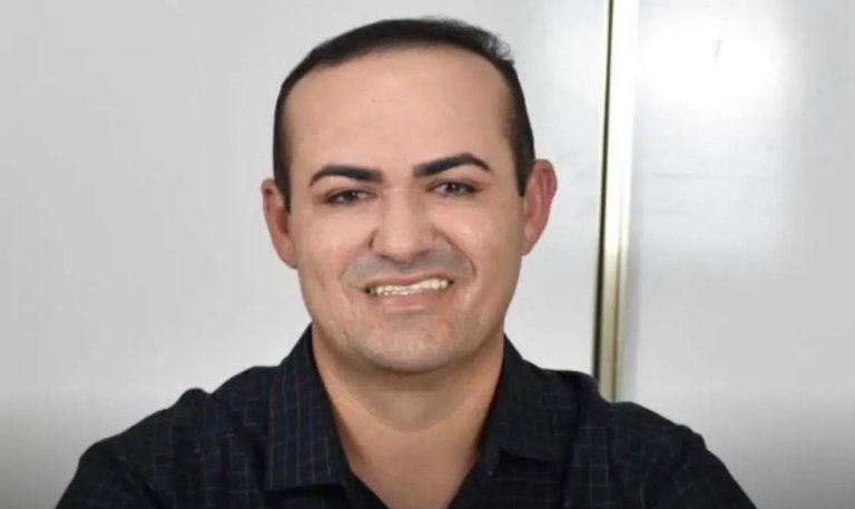 Prefeito cassado de Potiretama, Luan Dantas, deixa a prisão após decisão da Justiça