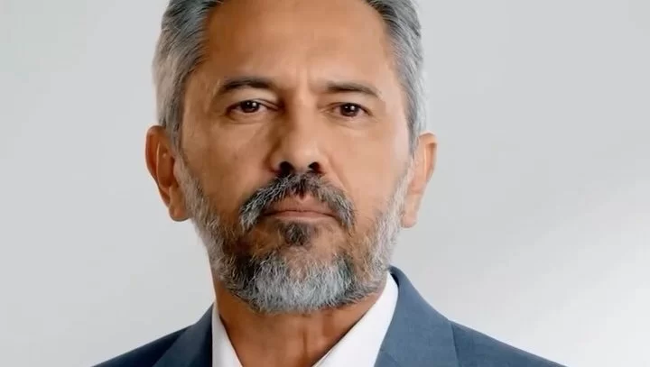 Governador Elmano reage a Ciro e o acusa de promover "baixarias e mentiras" nas eleições