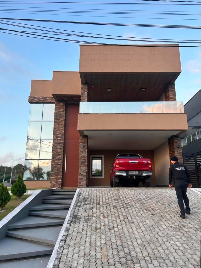 Ex-funcionária de banco é presa suspeita de desviar mais de R$ 1 milhão de clientes