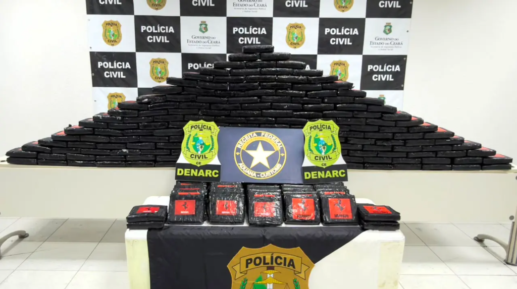 Polícia Civil apreende 264 kg de maconha escondidos em potes de açaí no Jangurussu
