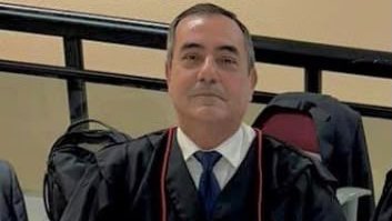 Advogado é preso em flagrante ao tentar entregar celular para PM presa
