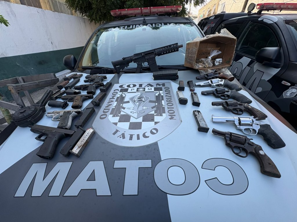 Polícia apreende fuzil e 11 armas durante ação na Barra do Ceará