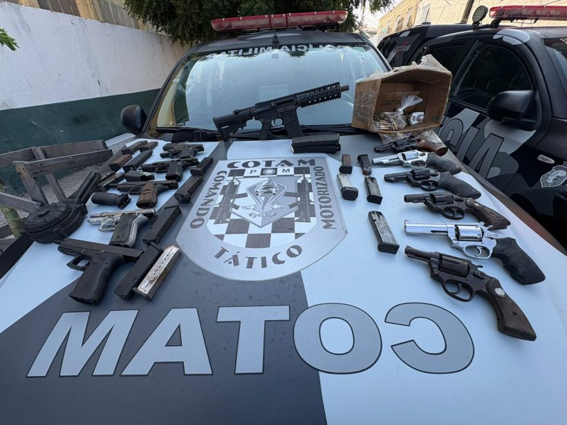 Polícia apreende fuzil e 11 armas durante ação na Barra do Ceará