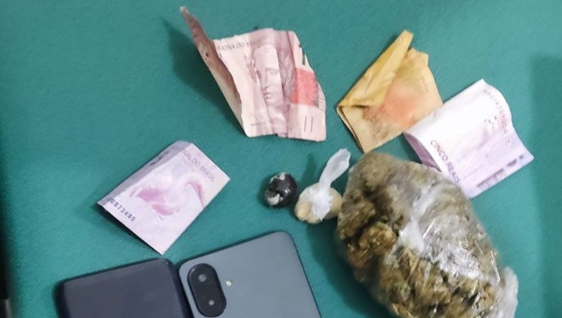 PMCE prende casal com drogas e recupera motocicleta roubada com sinais de adulteração