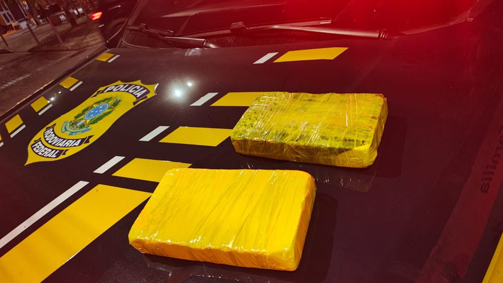 PRF prende mulher com 2 kg de cocaína pura em ônibus